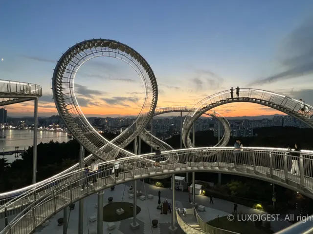 Pohang SpaceWalk: Where Thrills Meet Beauty