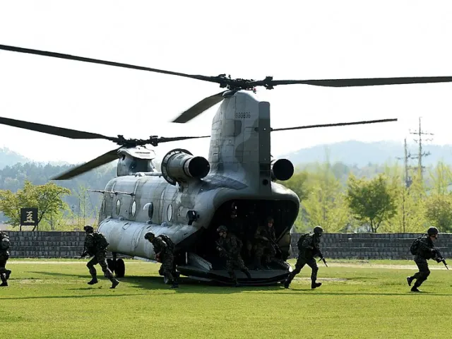 CH-47D/F 치누크 헬기 비교분석
