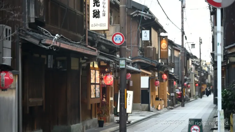 GION STREET IN KYOTO 260514