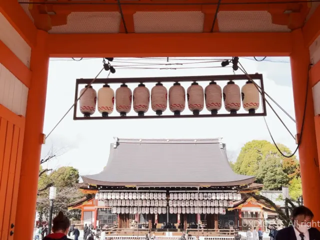 京都旅行で家庭を守る神をまつる八坂神社