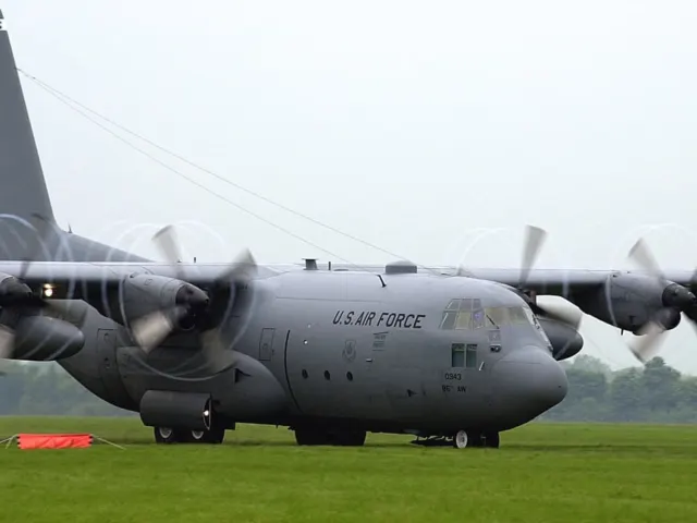 C-130J 수송기 비교분석