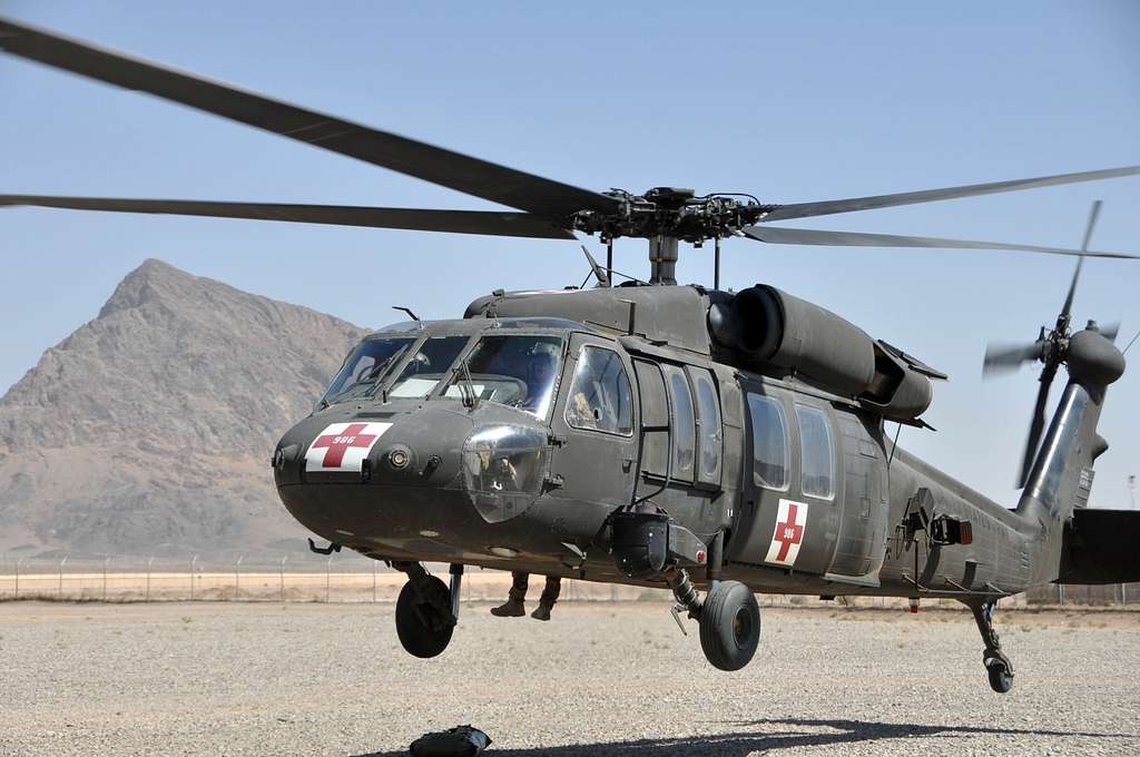 An uh 60 black hawk from charlie company 1 168th general e0d197