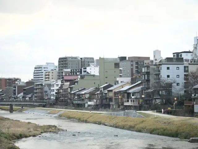 京都旅行のひと休み――鴨川のほとり