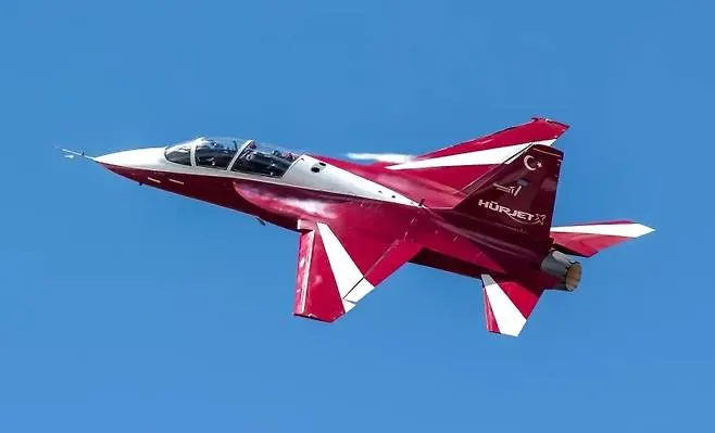 휴르젯은 F-50과 경쟁모델인가