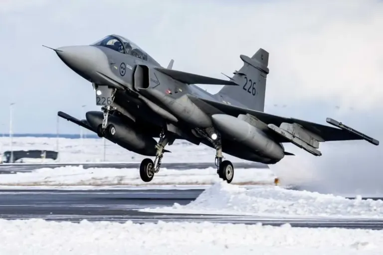 Canada considers purchasing 72 Swedish Gripen fighters alongside U.S. F 35s in 140 fighter mixed fleet 925 001 1ed9bdfd