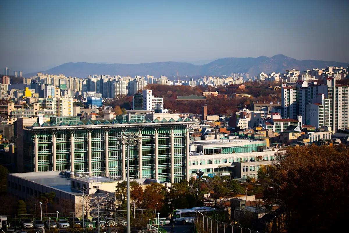 한국 관광서비스 인력이 호텔 현장 교육을 받는 모습