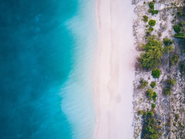 Turks and Caicos Islands 여행 시 주의사항: 범죄와 자연재해에 대한 경각심 필요