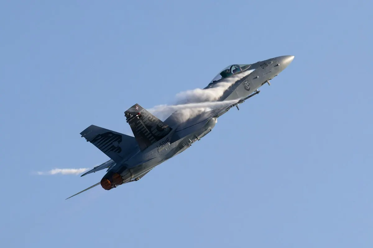 F/A-18E/F 슈퍼 호넷에 탑재된 블랙비어드 극초음속 미사일