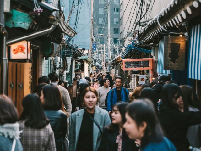 쇼핑 수수료 규제, 덤핑관광 막을 수 있을까?