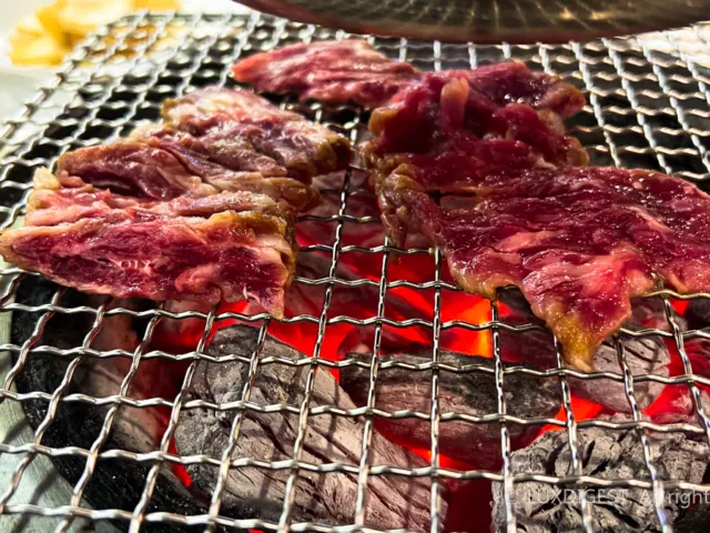 우정갈비 부산고기맛집 직원이 구워주는 서비스로 편안한 식사