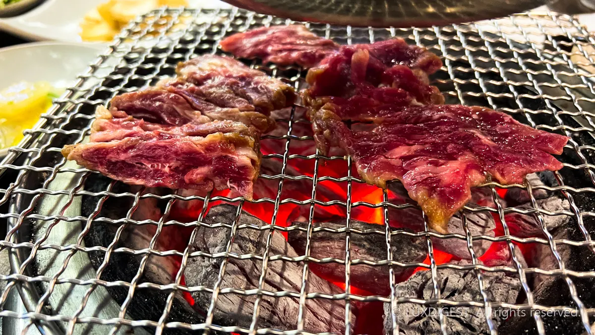 우정갈비 부산고기맛집 직원이 구워주는 서비스로 편안한 식사