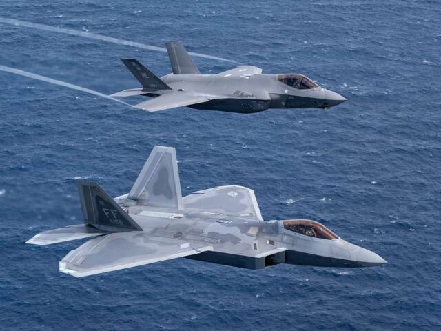 F-22의 ‘쿼터백’ 데뷔, 숫자는 안두릴만 알고 있다