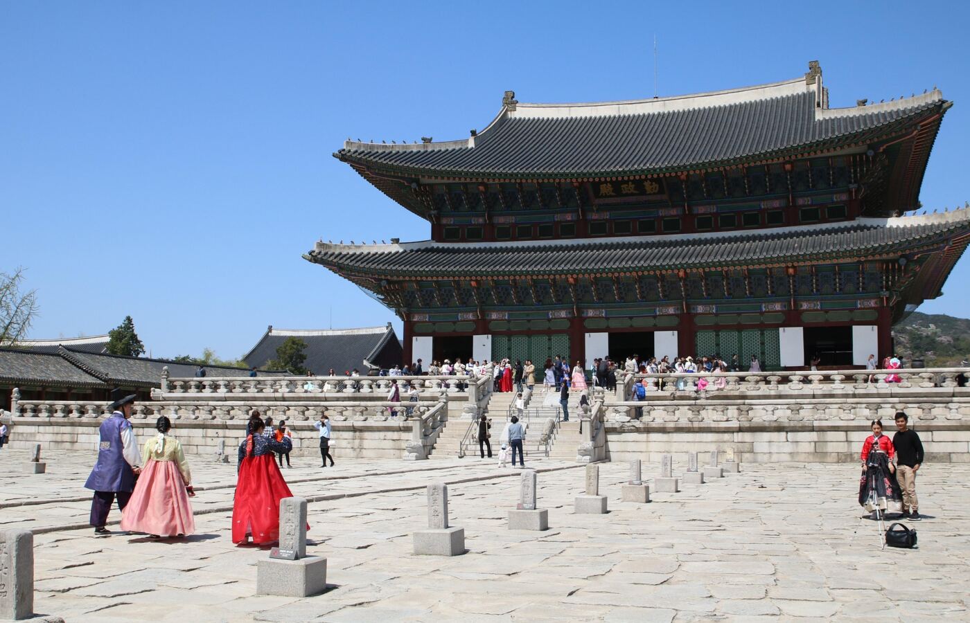 방한객 1,500만 명 조기 돌파, 카드 소비액도 급증