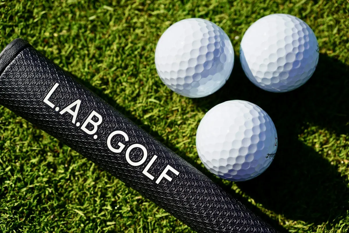 스테판 커리 언더레이티드 골프 투어와 L.A.B. Golf의 한정판 협업 퍼터